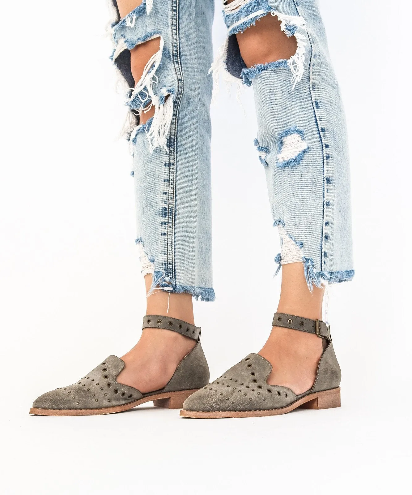 Jones | Studded Flat