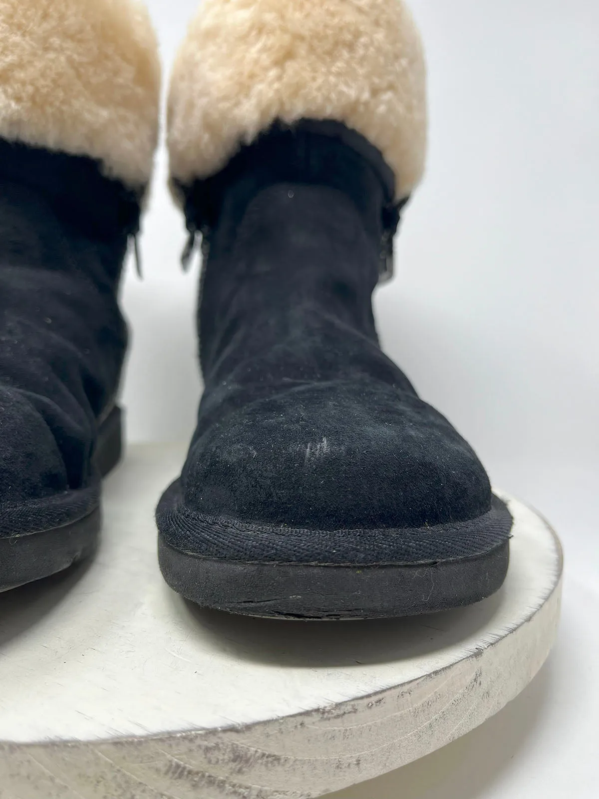 Ugg Size 10 Black & Cream Embroidered Winter Boots